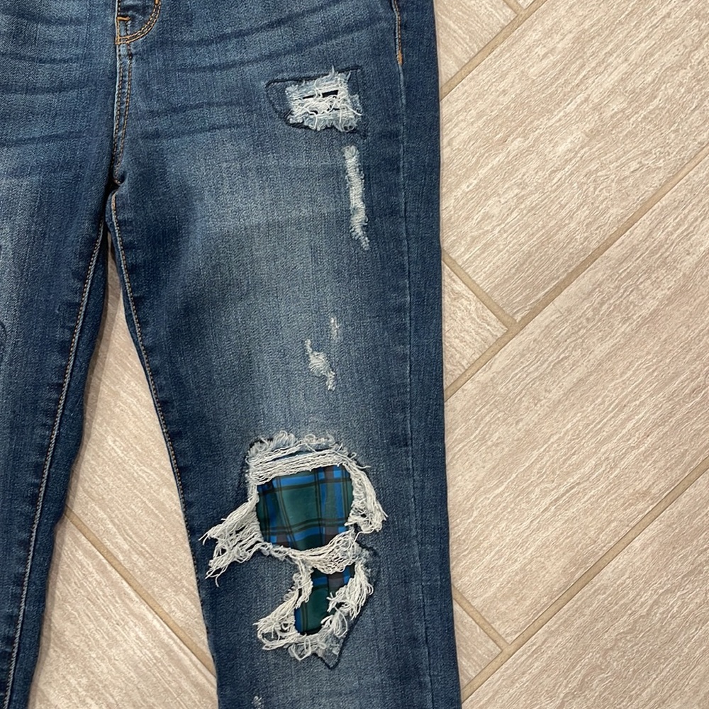 Judy Blue distressed jeans - Picture 3 of 6